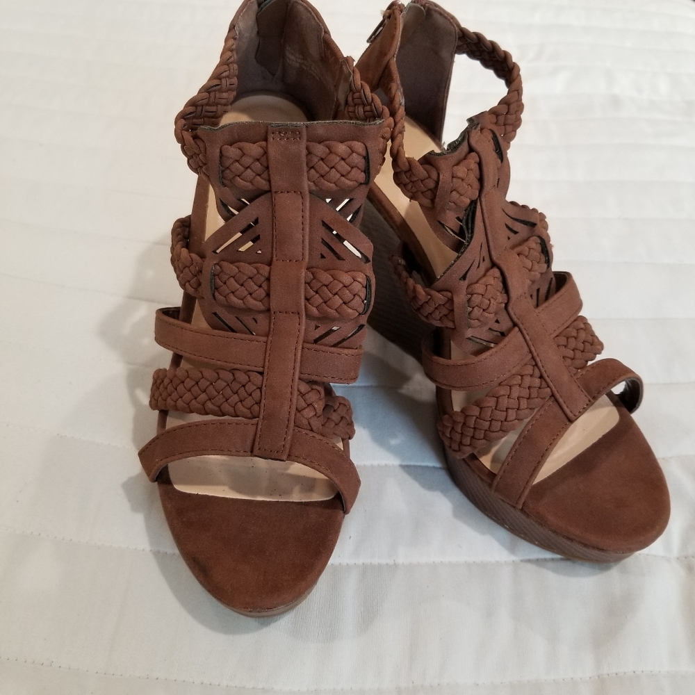NWOB Bella Vita brown suede braided strappy gladiator wedge shoes